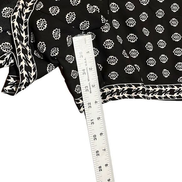 Max Studio Womens Shorts Size Small Black and White Pockets Contrasting Hem NWOT - Picture 8 of 10